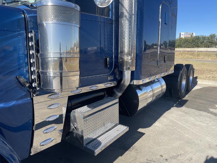 2024 Peterbilt 389-17