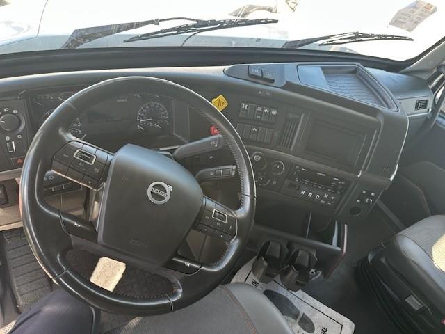 2024 Volvo Truck VNL photo 3