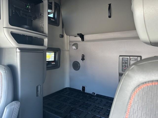 2024 Volvo Truck VNL photo 4