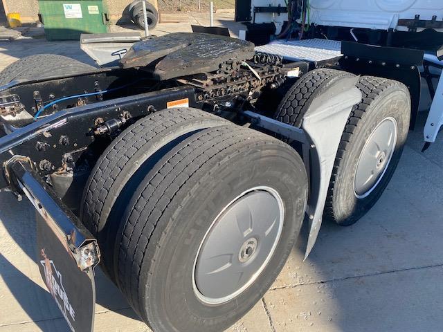 2020 Freightliner Cascadia-7