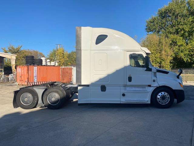 2020 Freightliner Cascadia-8