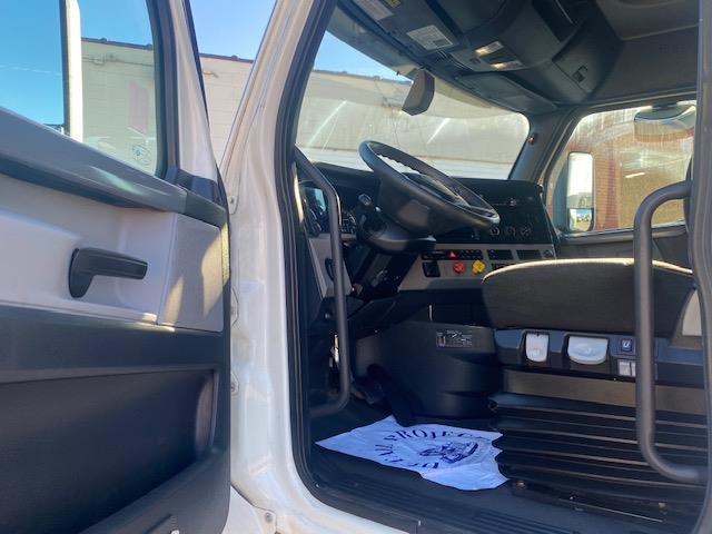 2020 Freightliner Cascadia-14