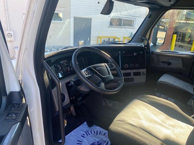 2020 Freightliner Cascadia-15