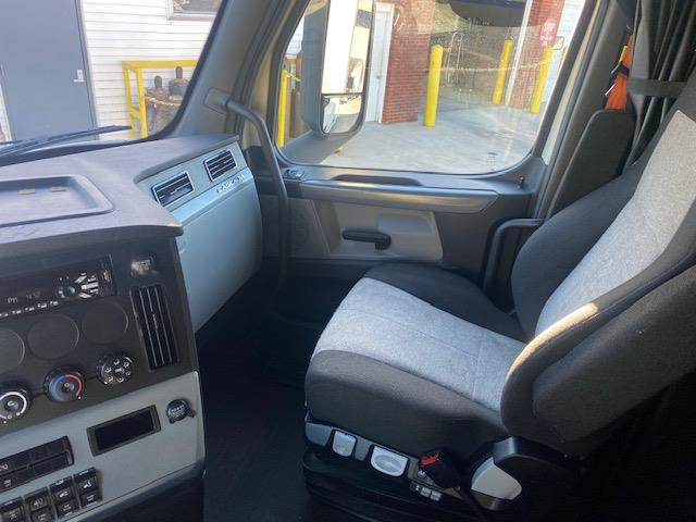 2020 Freightliner Cascadia-20