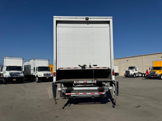 2021 Freightliner Business Class M2 106-8