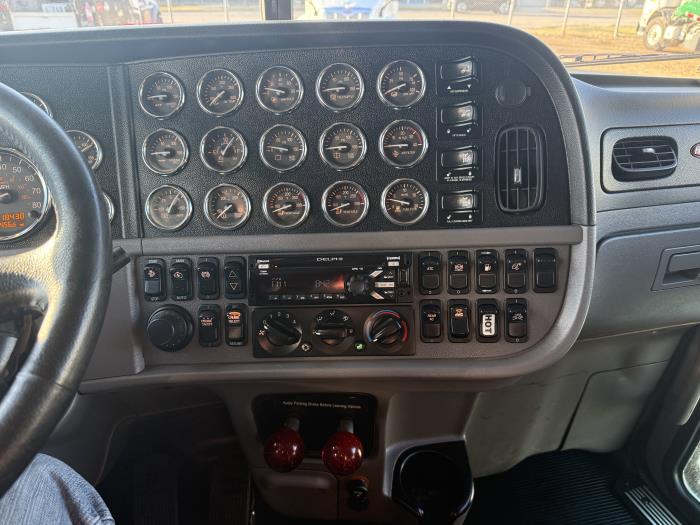 2022 Peterbilt 389-1