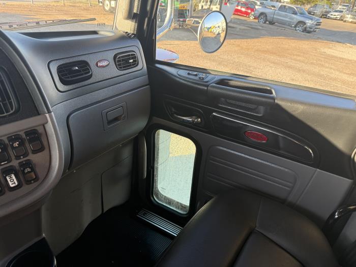 2022 Peterbilt 389-2