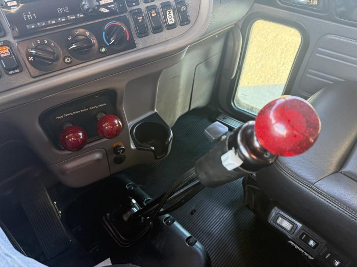 2022 Peterbilt 389-3