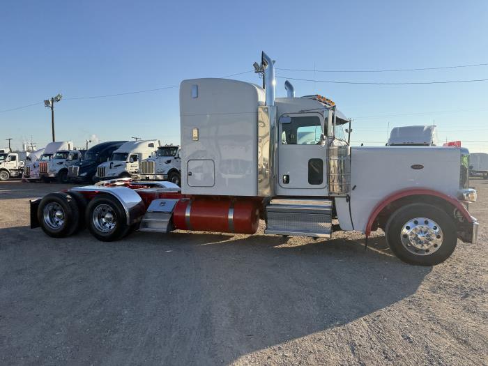 2022 Peterbilt 389-21