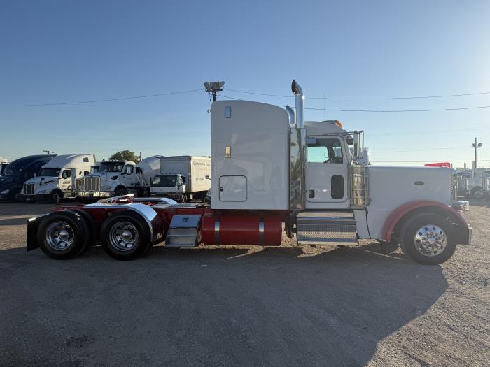 2022 Peterbilt 389-22