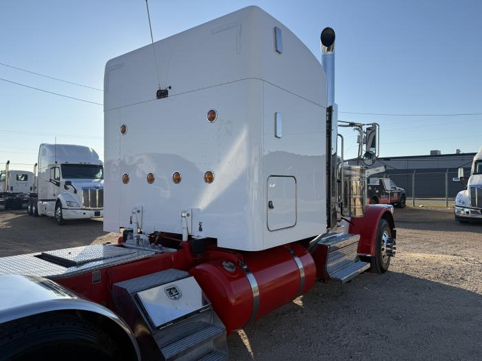 2022 Peterbilt 389-24