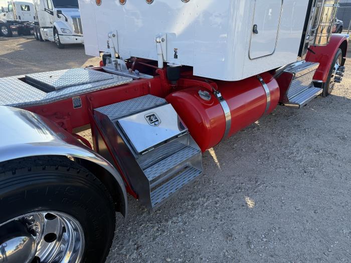 2022 Peterbilt 389-25