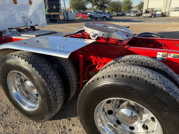 2022 Peterbilt 389-27