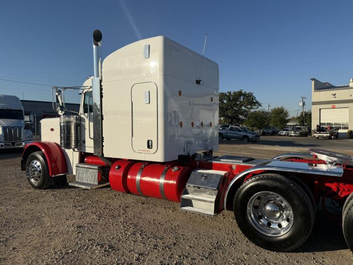 2022 Peterbilt 389-28
