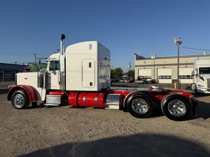 2022 Peterbilt 389-29
