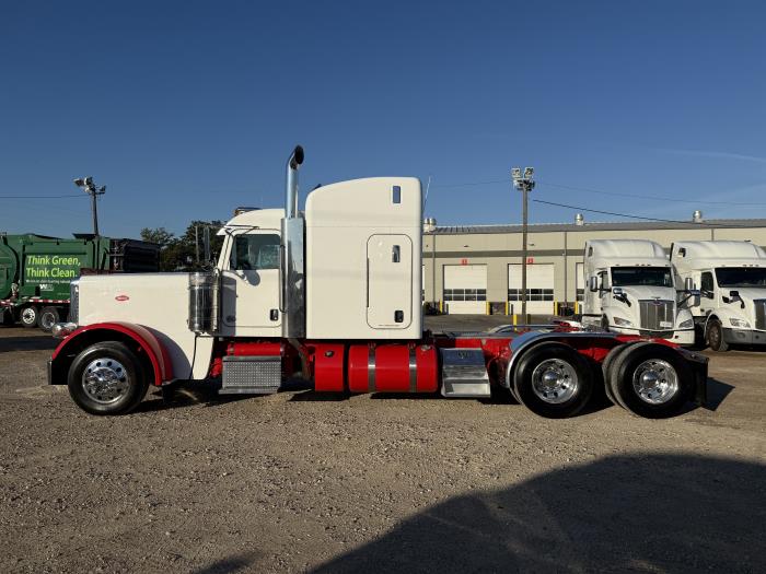 2022 Peterbilt 389-30