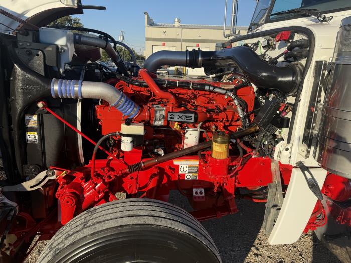 2022 Peterbilt 389-32