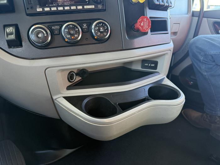 2022 Peterbilt 579-6