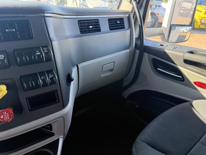 2022 Peterbilt 579-7