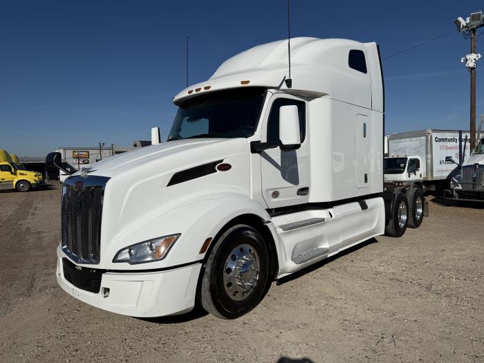 2022 Peterbilt 579 photo 2