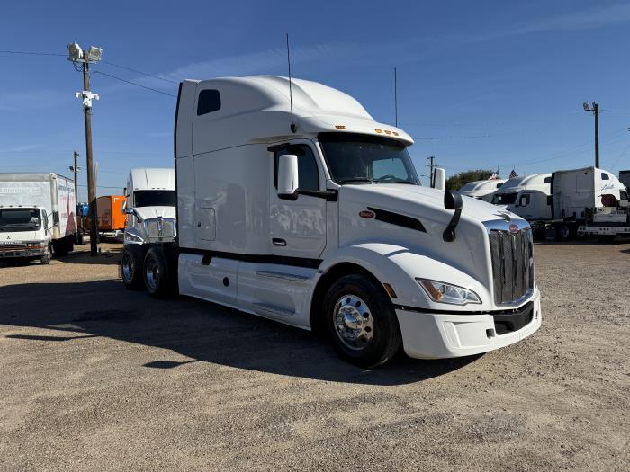 2022 Peterbilt 579 photo 3