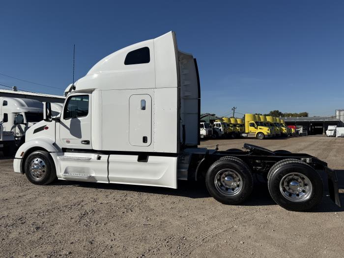 2022 Peterbilt 579-49