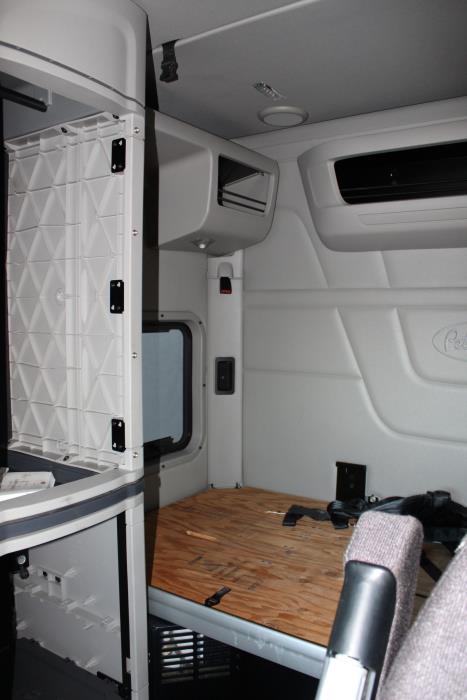 2020 Peterbilt 579-13