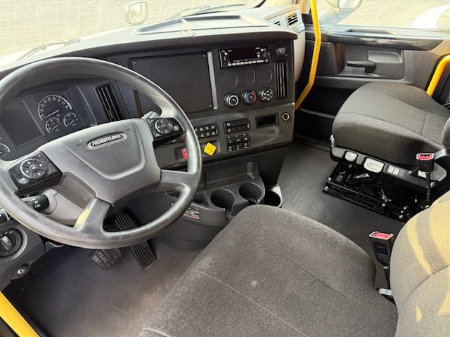 2023 Freightliner Cascadia-4