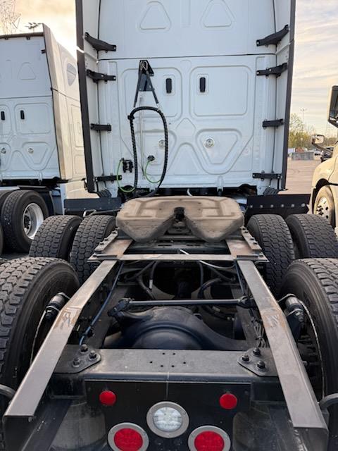 2023 Freightliner Cascadia-10