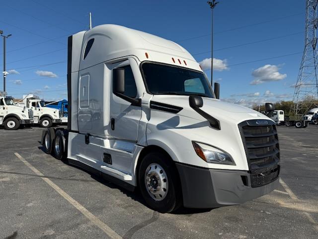 2023 Freightliner Cascadia-15