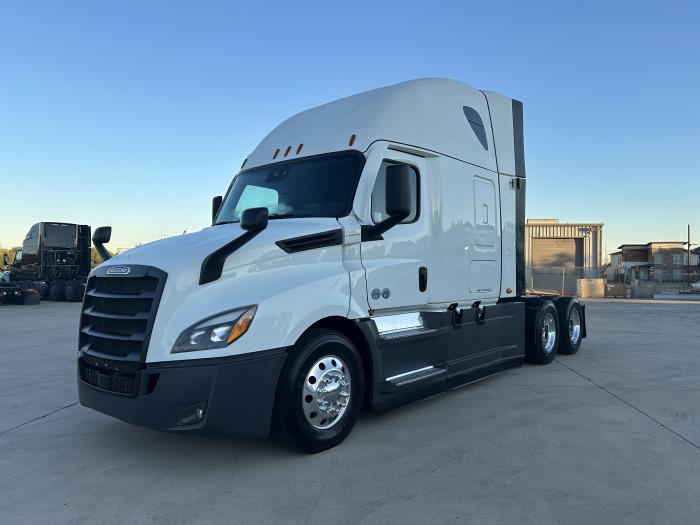 2023 Freightliner Cascadia-0