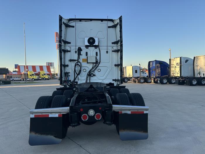 2023 Freightliner Cascadia-5