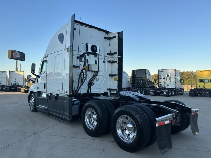 2023 Freightliner Cascadia-6