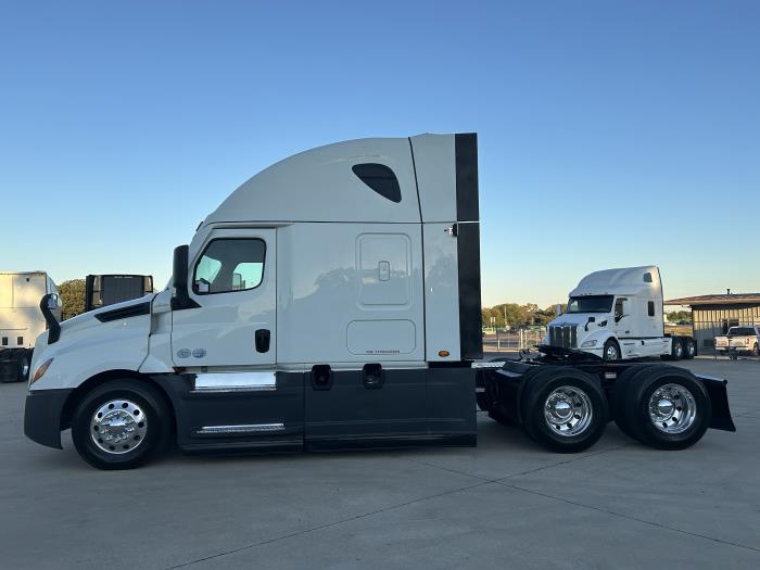 2023 Freightliner Cascadia-7