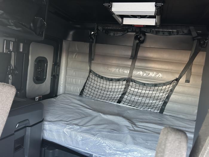 2023 Freightliner Cascadia-10