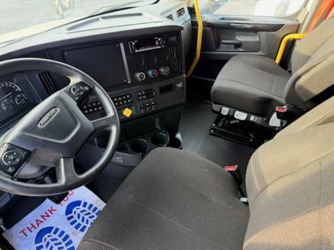 2023 Freightliner Cascadia-6