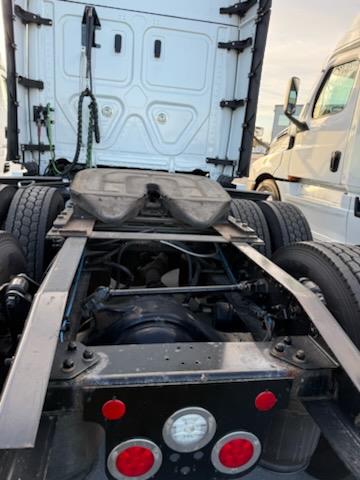 2023 Freightliner Cascadia-12