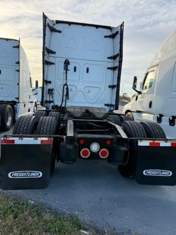 2023 Freightliner Cascadia-13