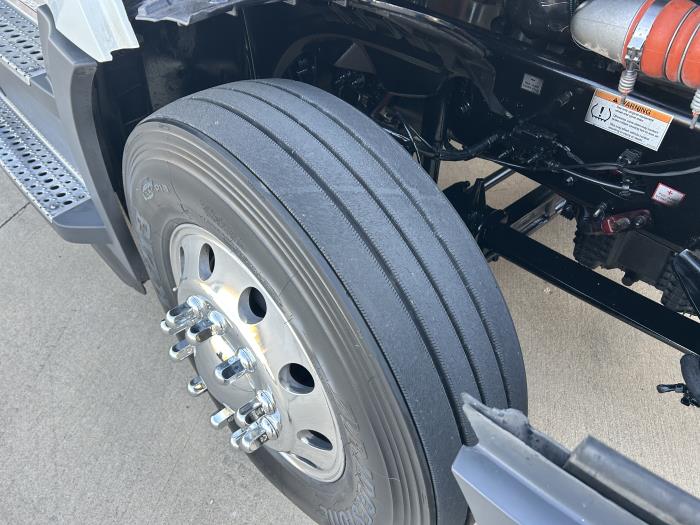 2023 Freightliner Cascadia-15