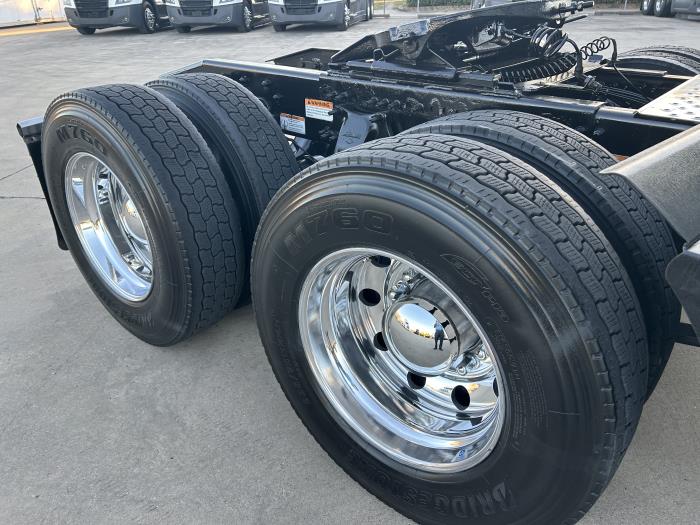 2023 Freightliner Cascadia-17