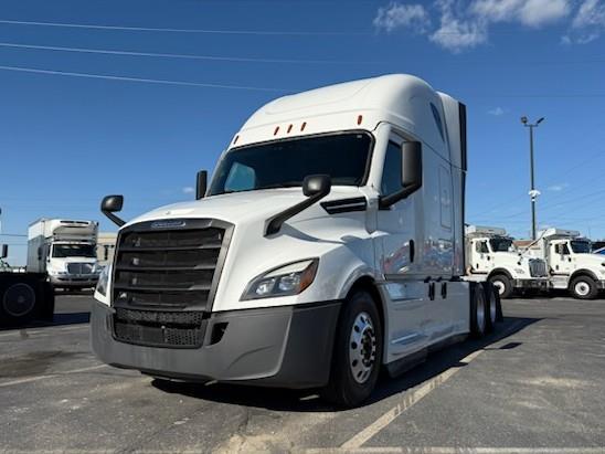 2023 Freightliner Cascadia-1