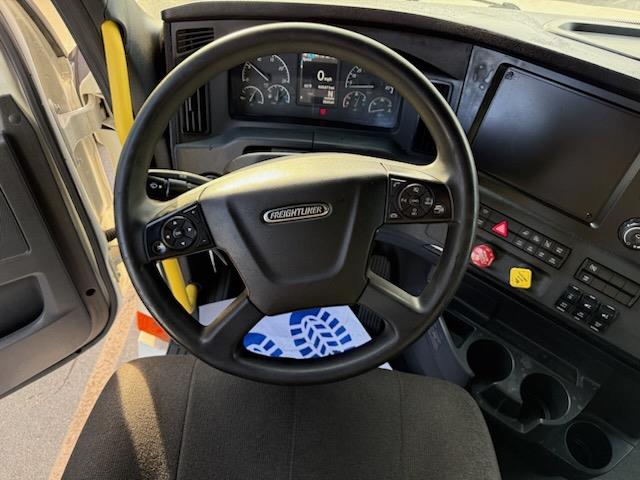 2023 Freightliner Cascadia-3