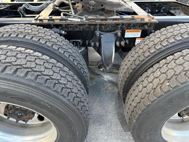 2023 Freightliner Cascadia-13