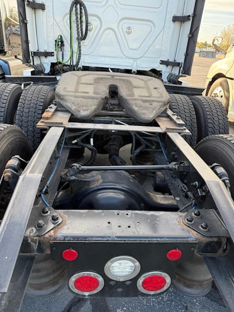 2023 Freightliner Cascadia-15