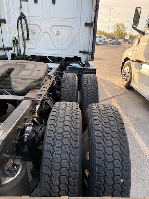 2023 Freightliner Cascadia-16