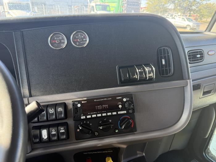 2023 Peterbilt 389-7