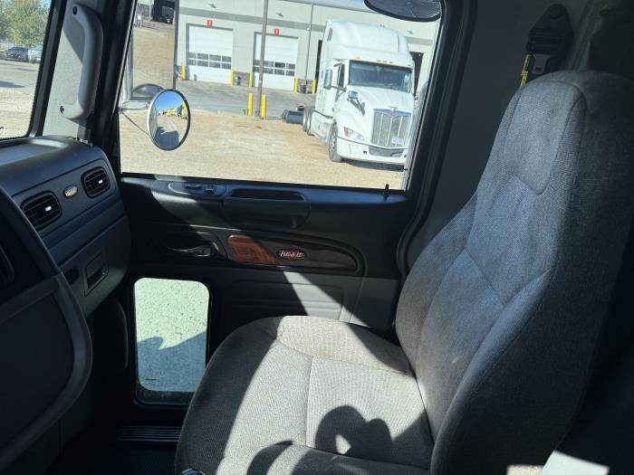 2023 Peterbilt 389-10