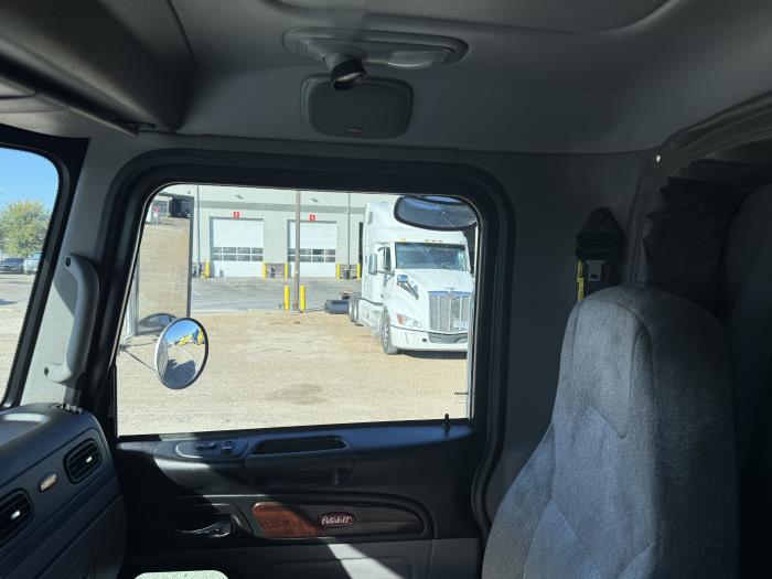 2023 Peterbilt 389-11