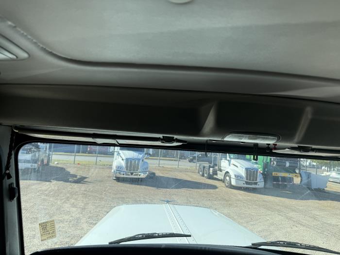 2023 Peterbilt 389-14