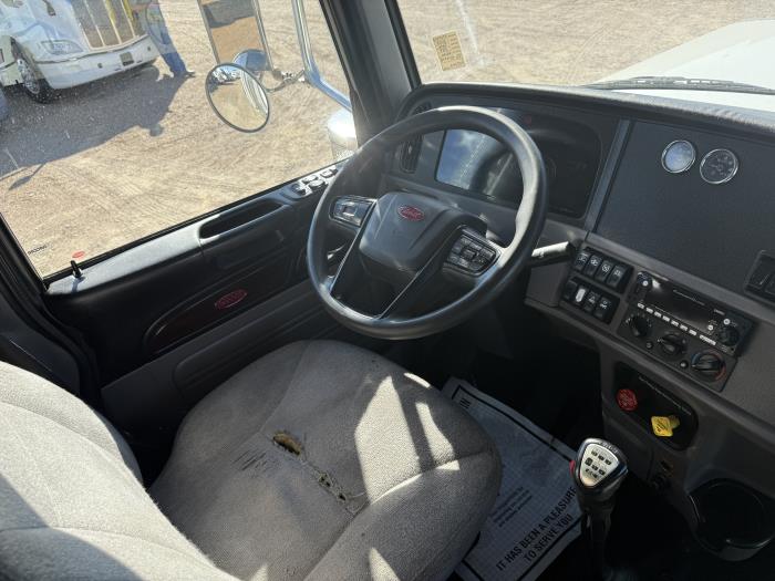 2023 Peterbilt 389-15